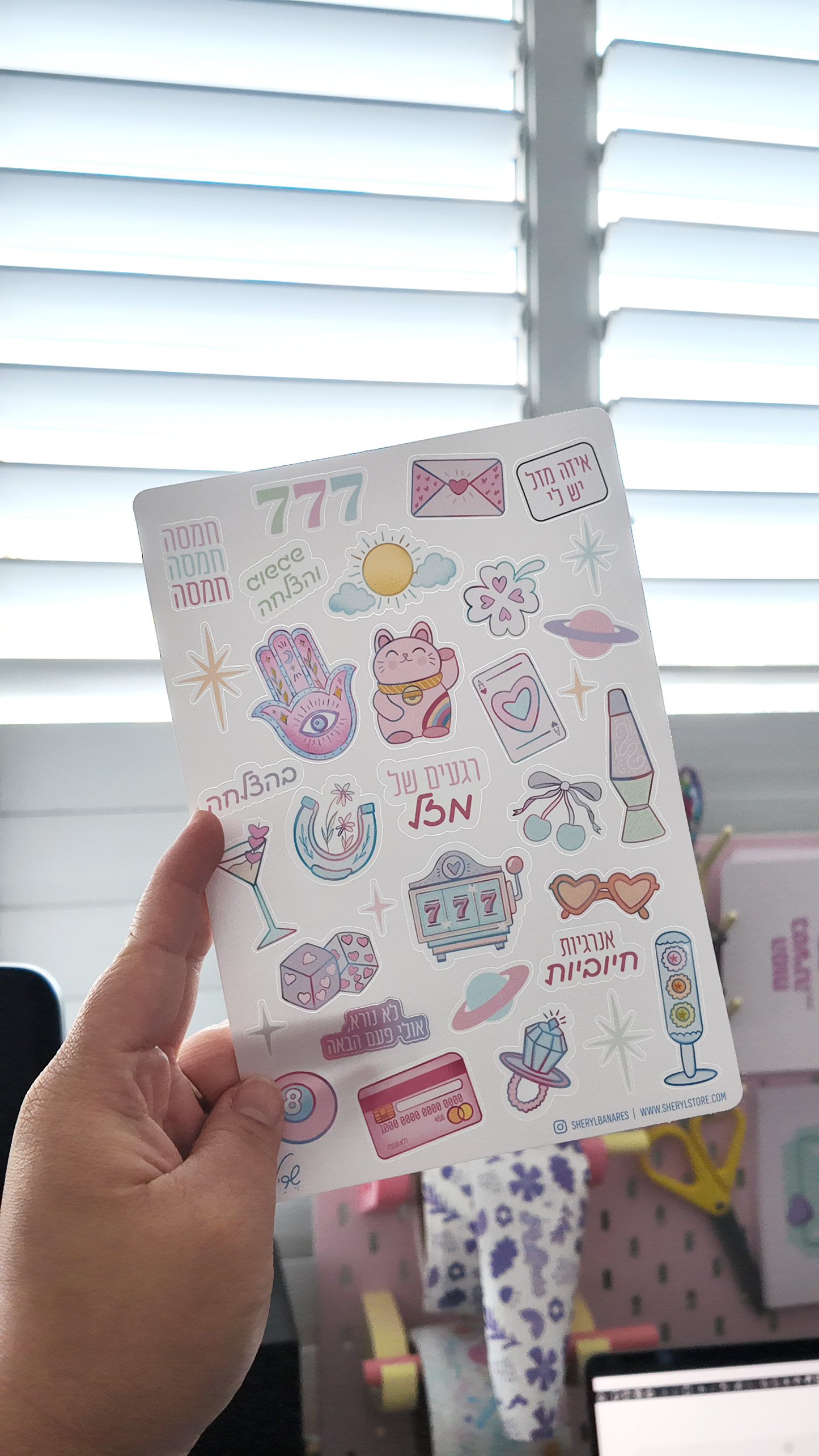 דף מדבקות ויניל חתוכות בעיצוב מזל ואנרגיות חיוביות