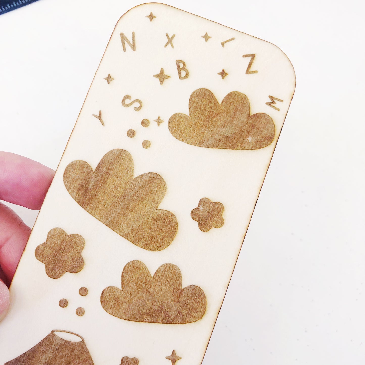 סימניית עץ dreamer עם חריטה