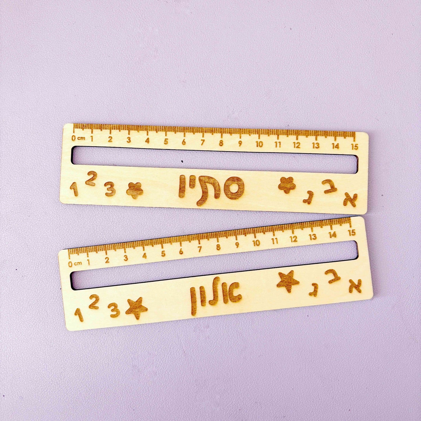 סרגל קריאה אישי מעץ עם שם