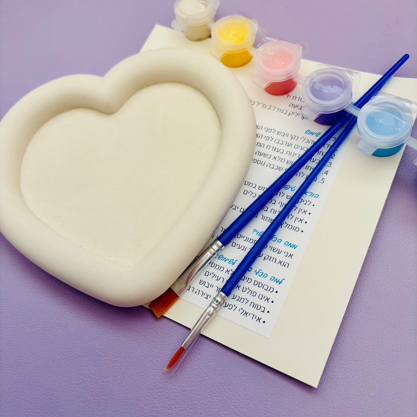 ערכת יצירה לצביעת כלי דקורטיבי בצורת לב