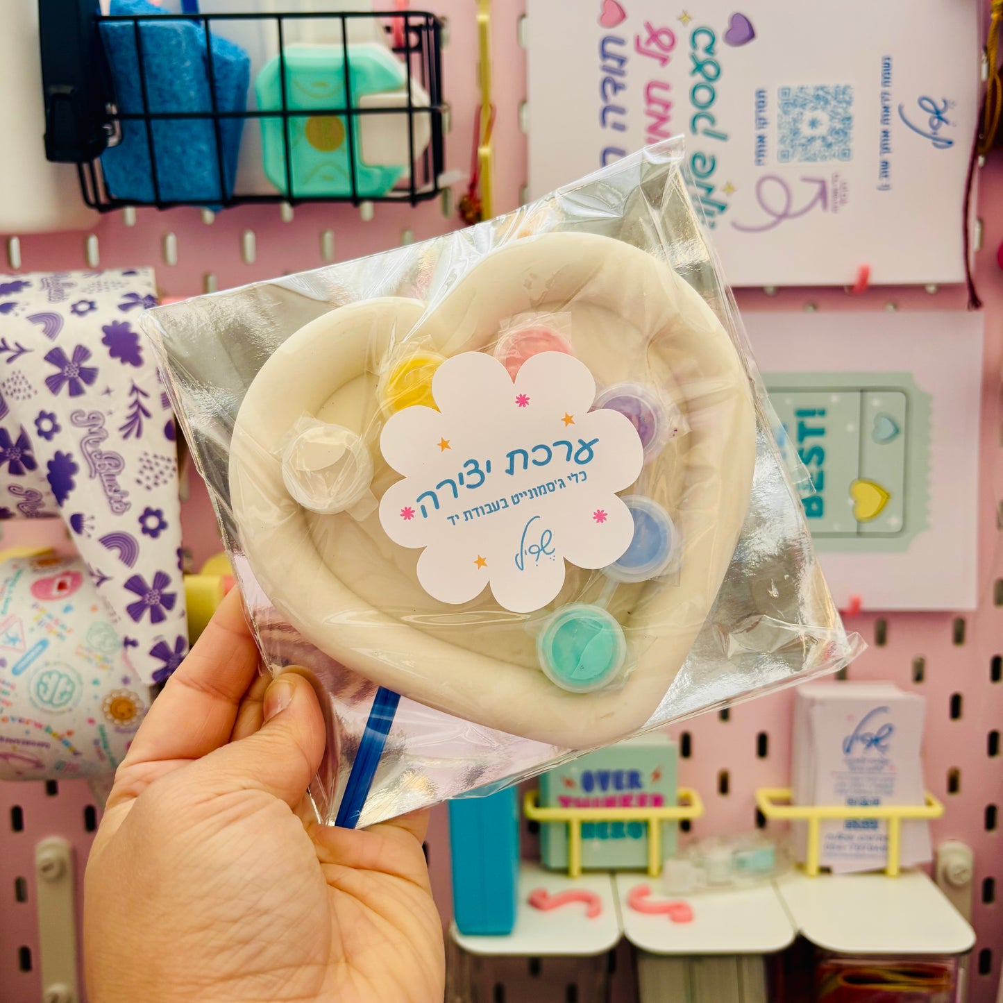 ערכת יצירה לצביעת כלי דקורטיבי בצורת לב