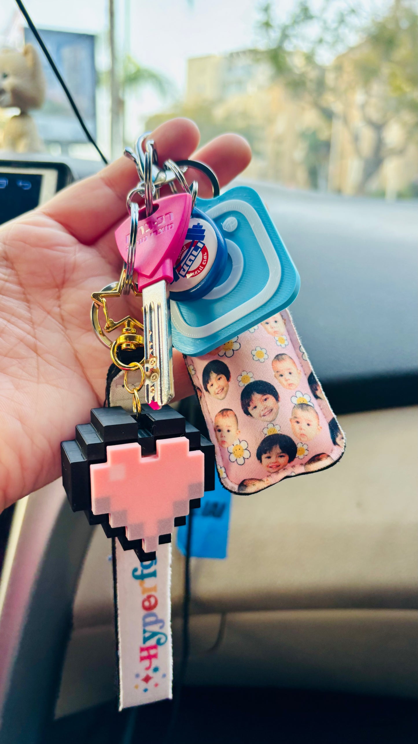 קליקר גיימינג לב פיקסלים מחזיק מפתחות