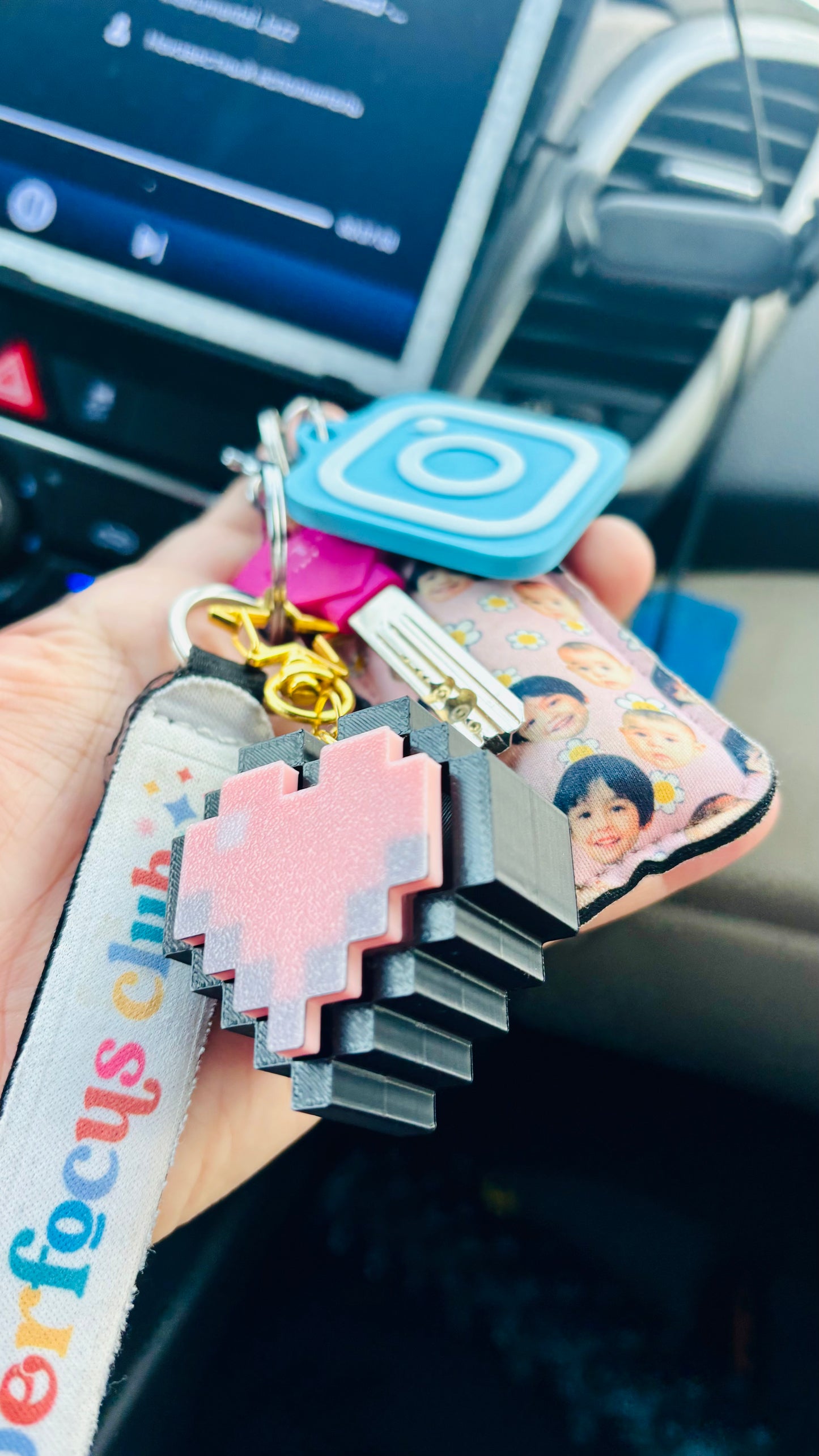 קליקר גיימינג לב פיקסלים מחזיק מפתחות