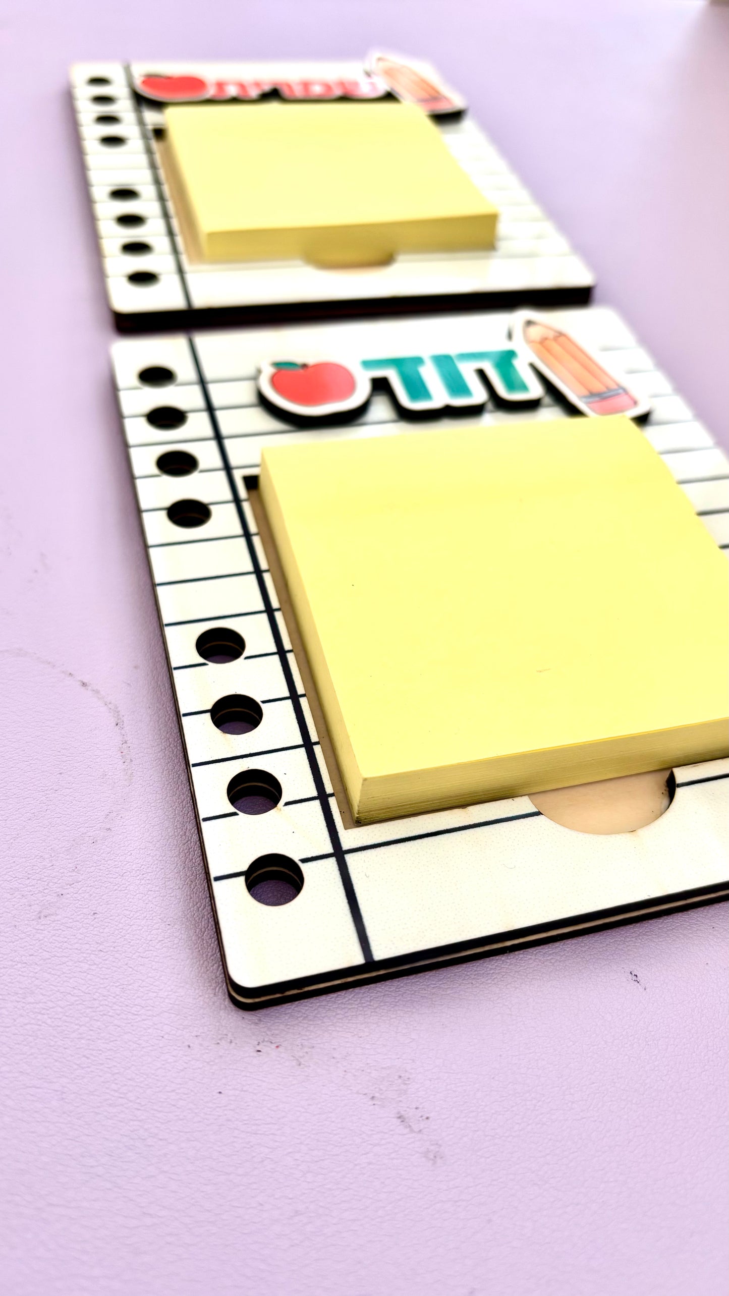 מעמד לדפי ממו בעיצוב אישי למורה