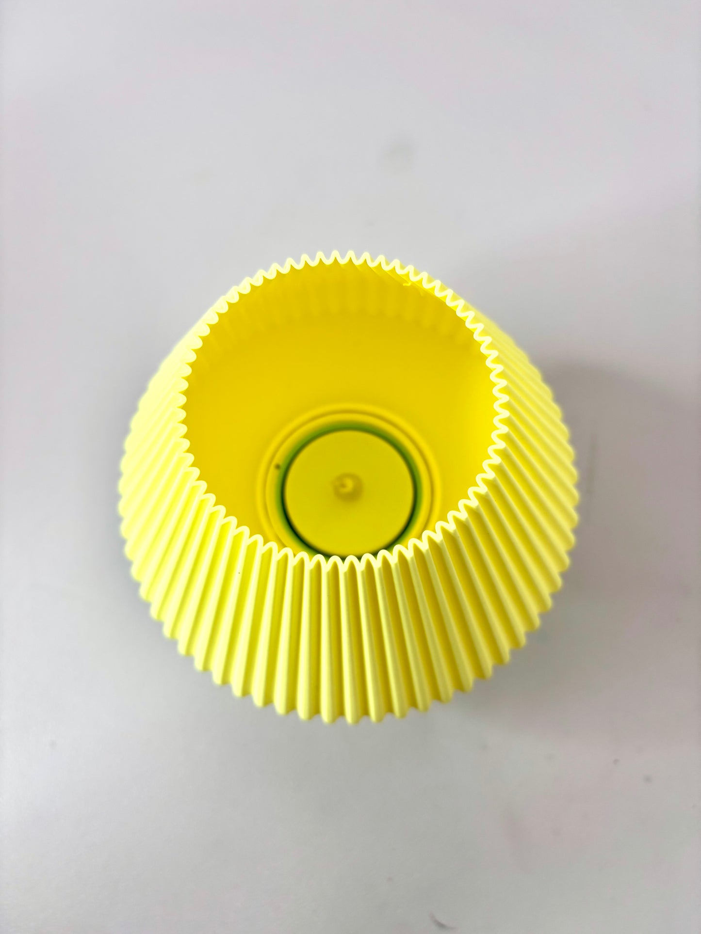 מנורת שולחן קומפקטית בעיצוב גאומטרי מודרני Lumi Shape