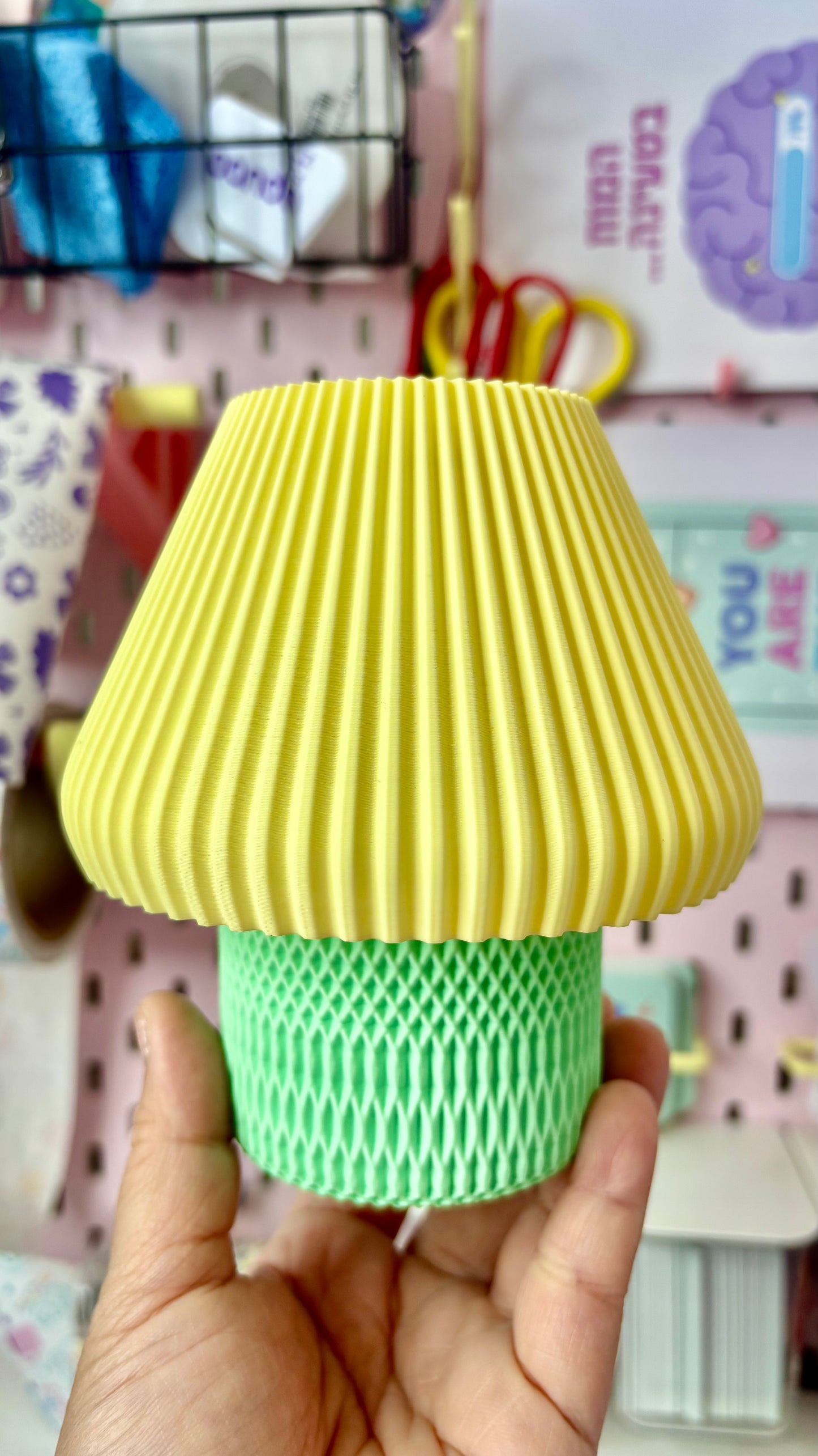 מנורת שולחן קומפקטית בעיצוב גאומטרי מודרני Lumi Shape