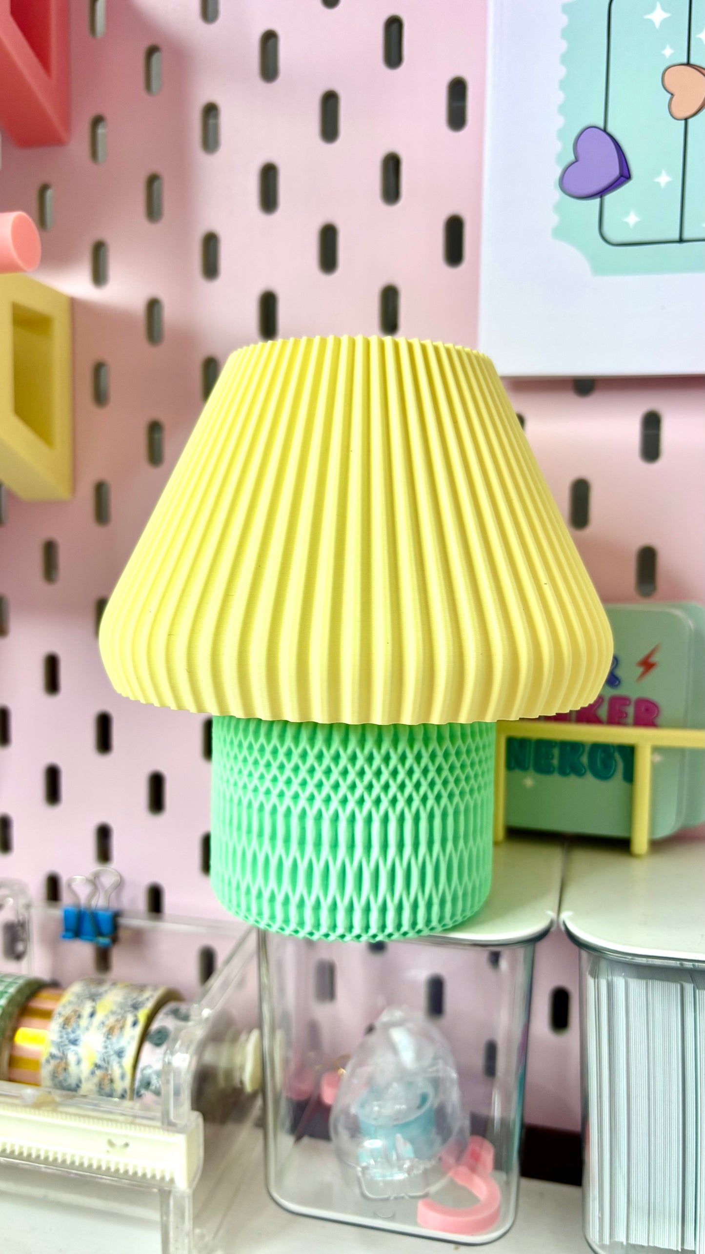 מנורת שולחן קומפקטית בעיצוב גאומטרי מודרני Lumi Shape