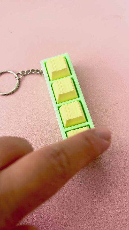 מחזיק מפתחות קליקר בעיצוב מקשי מקלדת